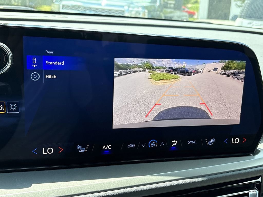 New 2025 Chevrolet Traverse LT image 15