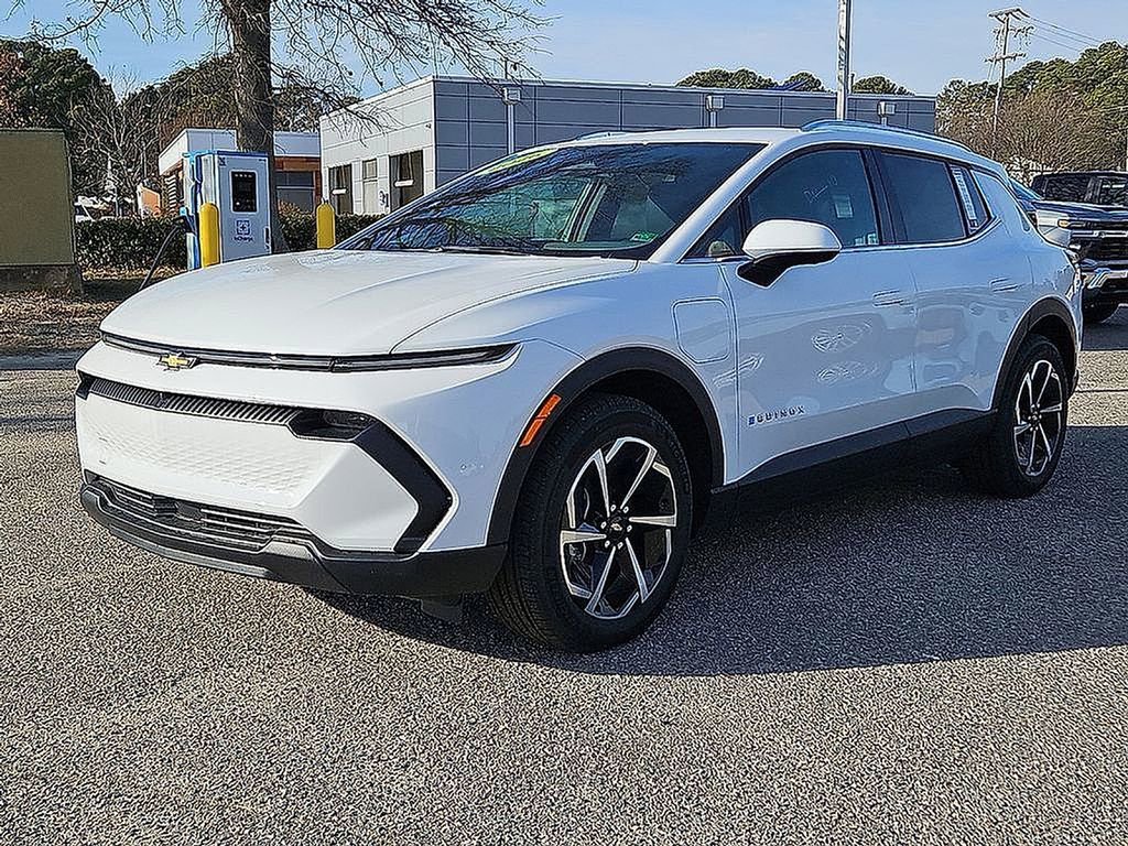 New 2026 Chevrolet Equinox EV LT image 2