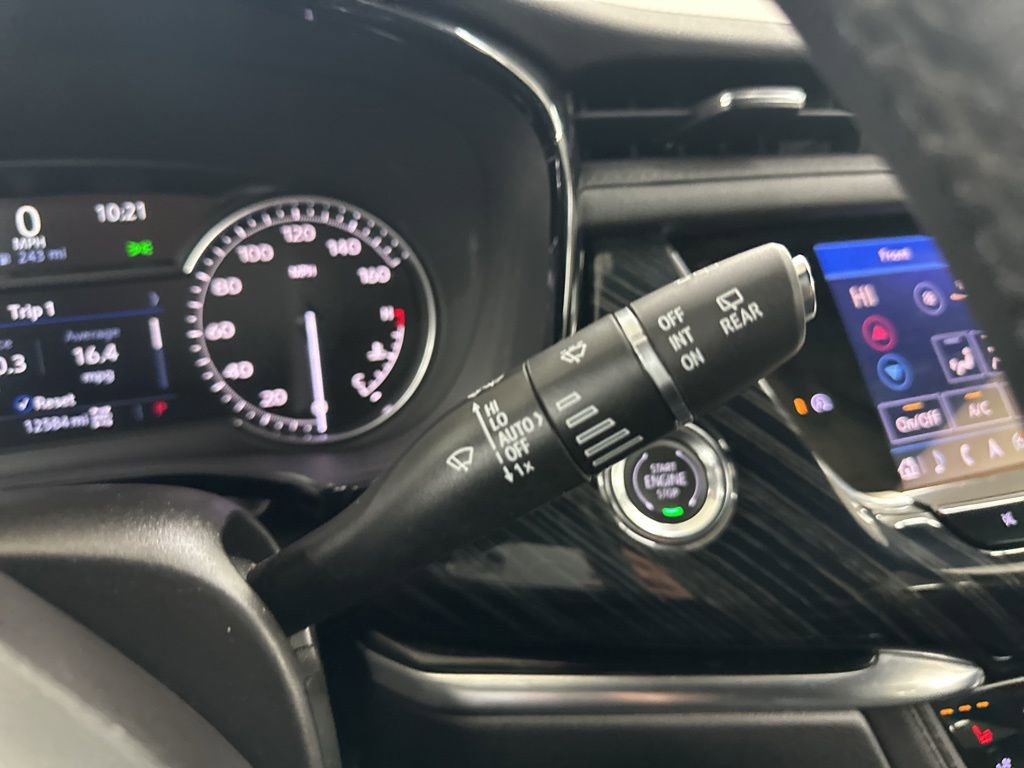 Used 2025 Cadillac XT6 Premium Luxury image 37