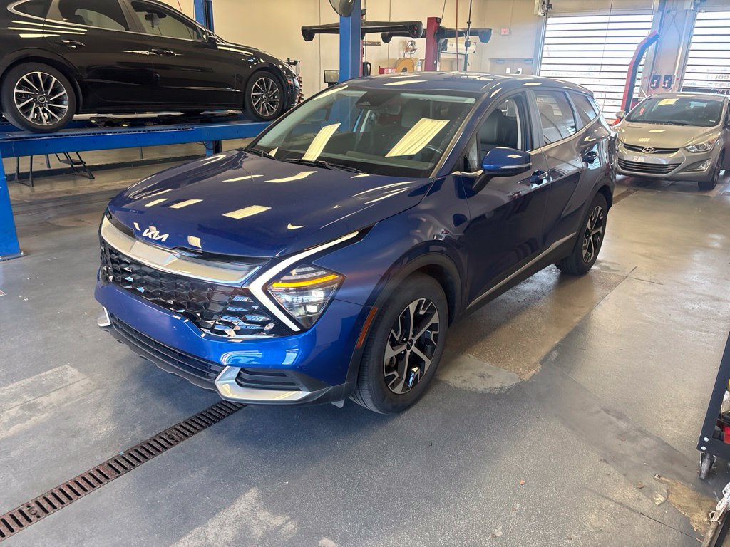 Used 2024 Kia Sportage EX FWD image 2