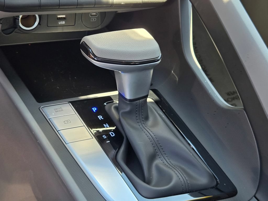 Used 2026 Hyundai Elantra SE FWD image 19