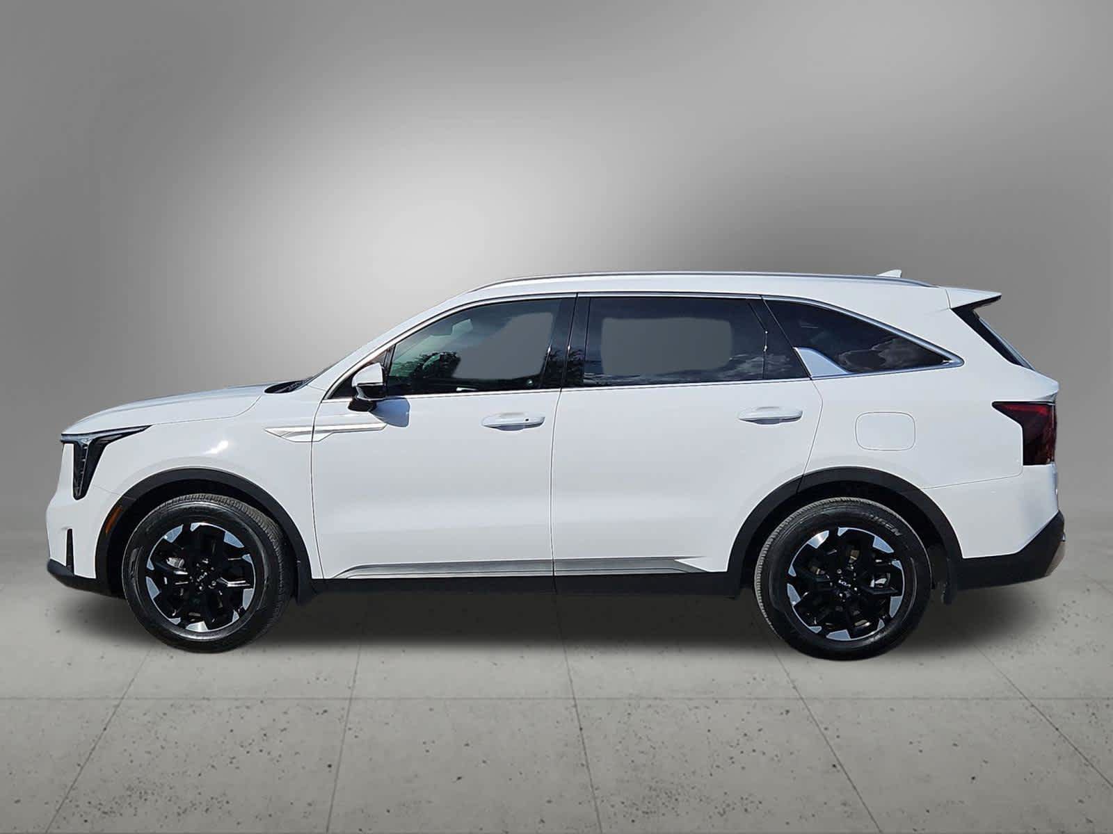 Certified 2025 Kia Sorento S FWD image 3