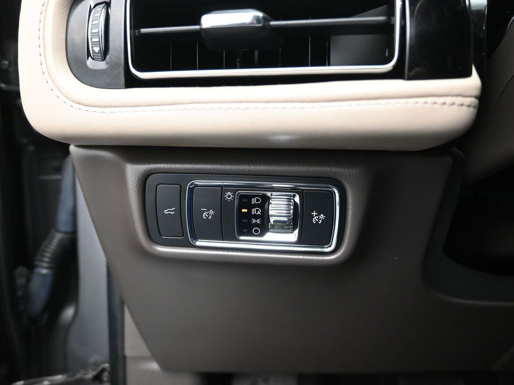 Used 2023 Lincoln Aviator Standard image 11