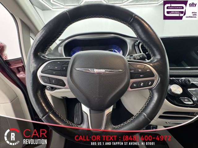 Used 2021 Chrysler Pacifica Touring-L FWD image 21