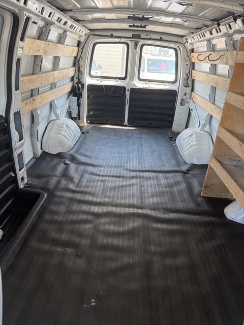 Used 2016 Chevrolet Express 2500 Extended RWD image 21