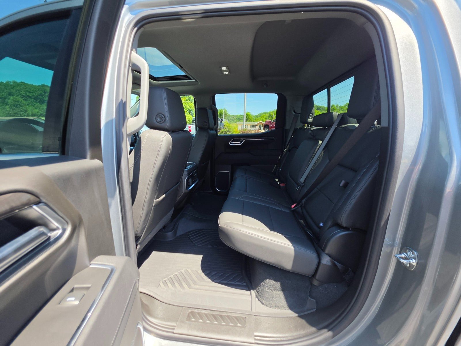 Used 2025 Chevrolet Silverado 1500 LTZ w/ LTZ Premium Package AWD/4WD image 22