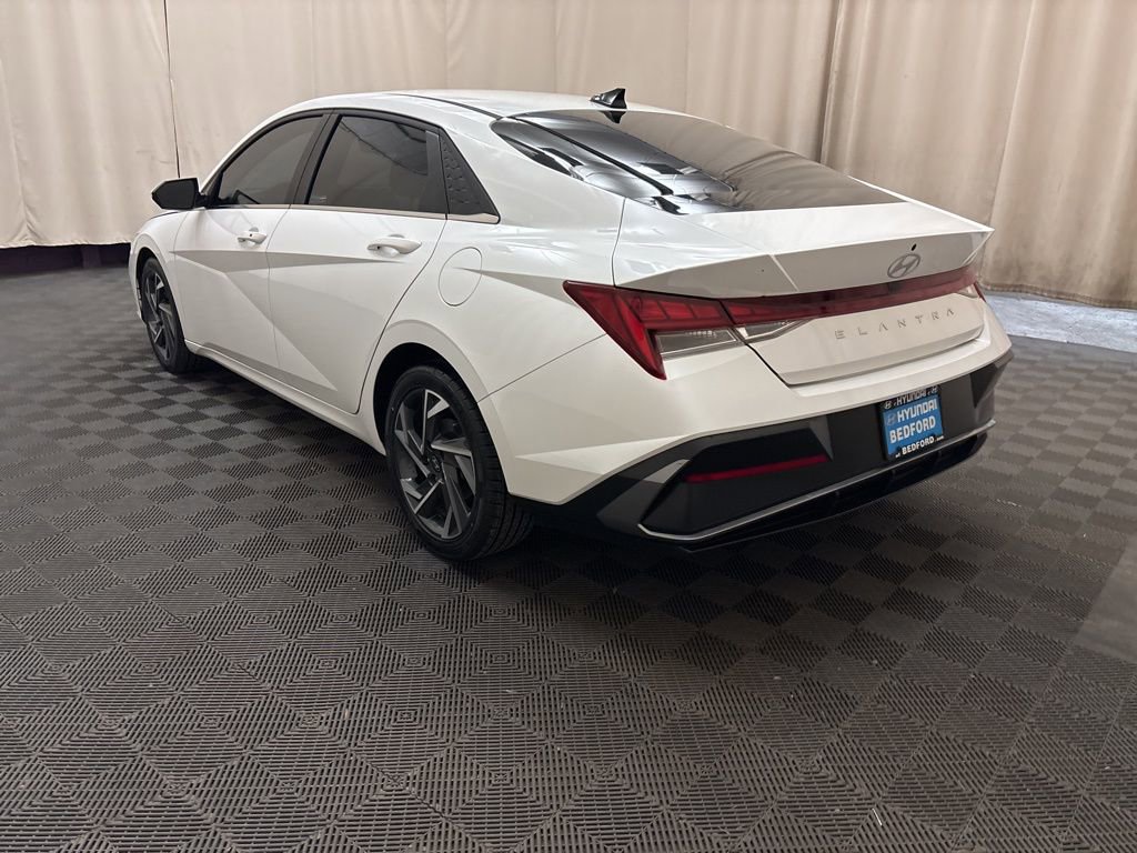Used 2024 Hyundai Elantra SEL w/ Convenience Package image 7