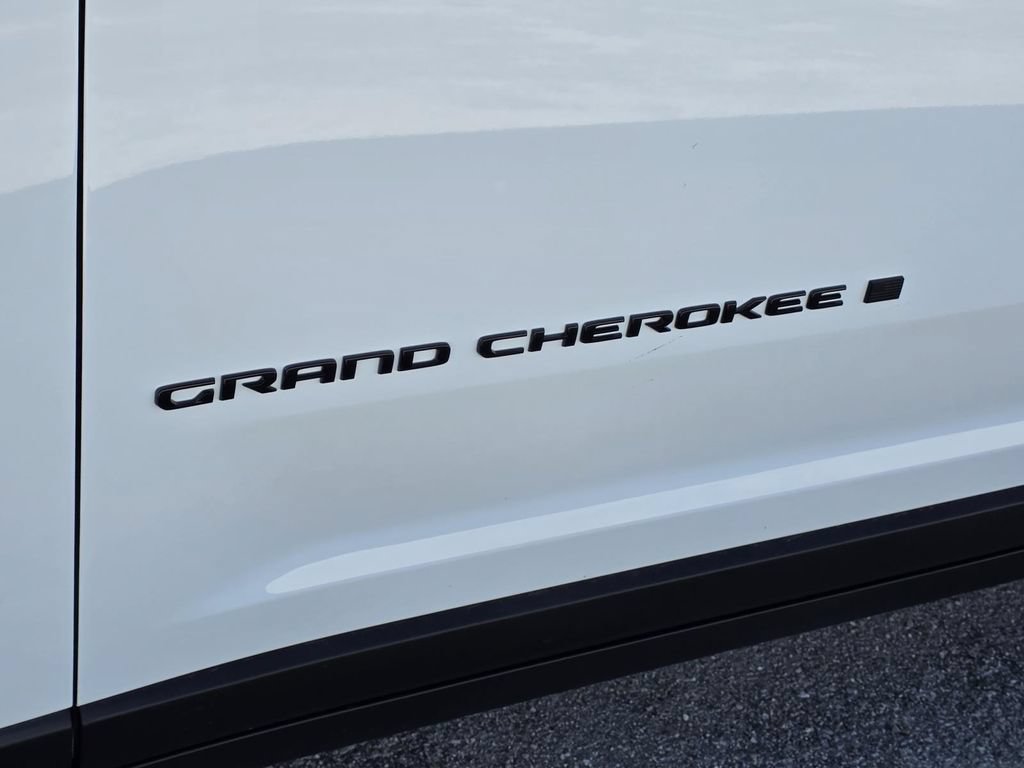 New 2025 Jeep Grand Cherokee L Altitude AWD/4WD image 32