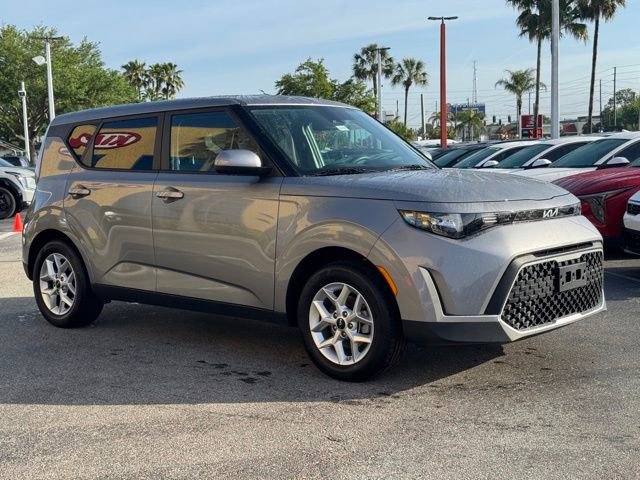 Certified 2025 Kia Soul LX FWD image 4