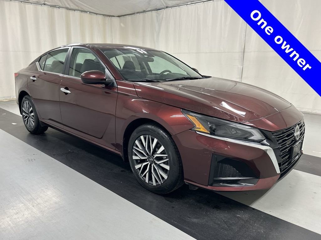 Used 2023 Nissan Altima 2.5 SV image 2