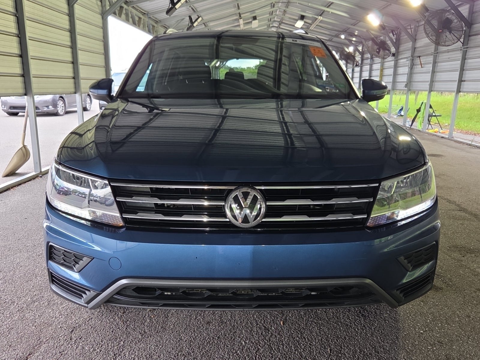 Used 2020 Volkswagen Tiguan SE w/ Panoramic Sunroof Package FWD image 2