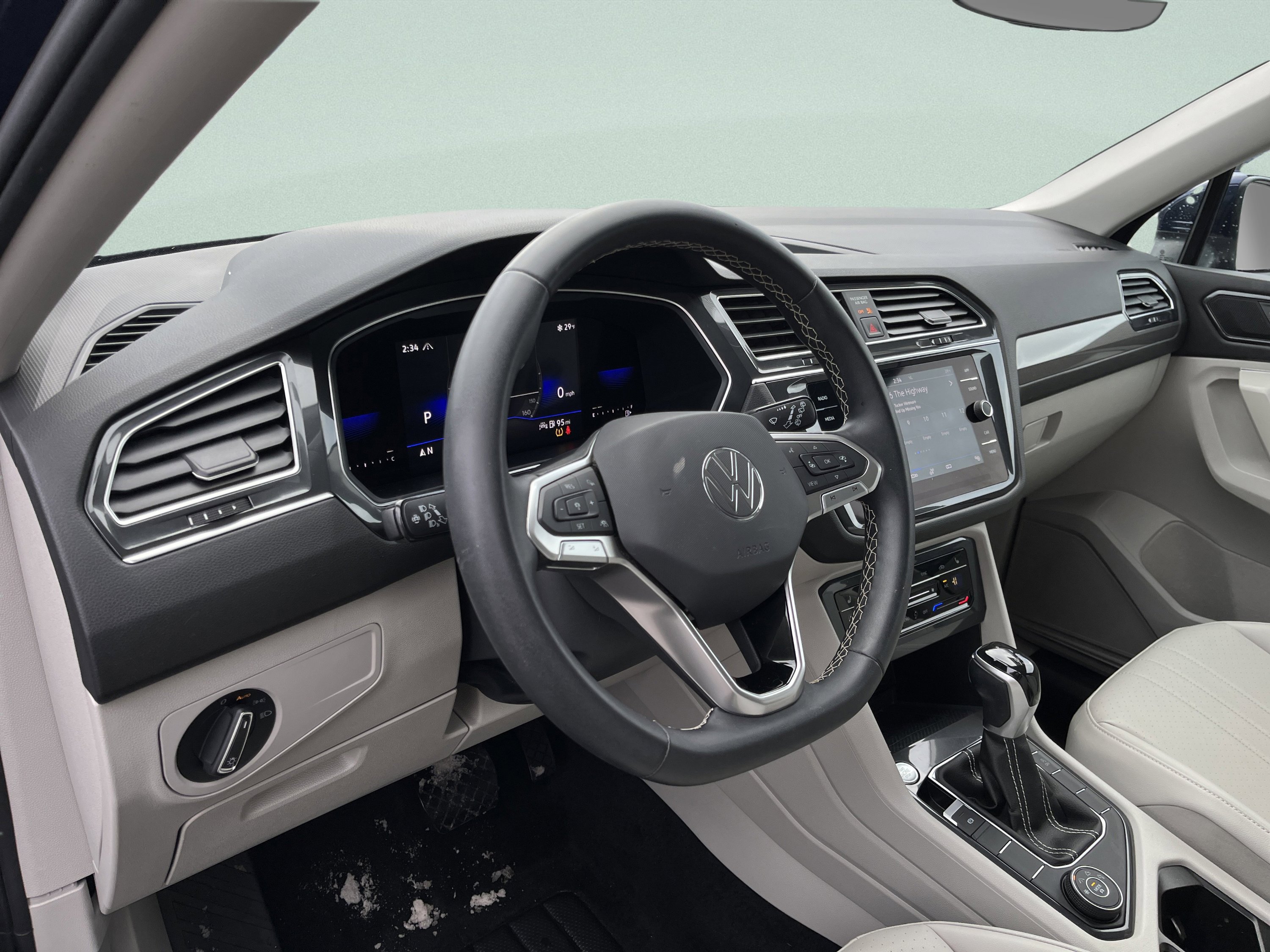 Used 2022 Volkswagen Tiguan SE image 17