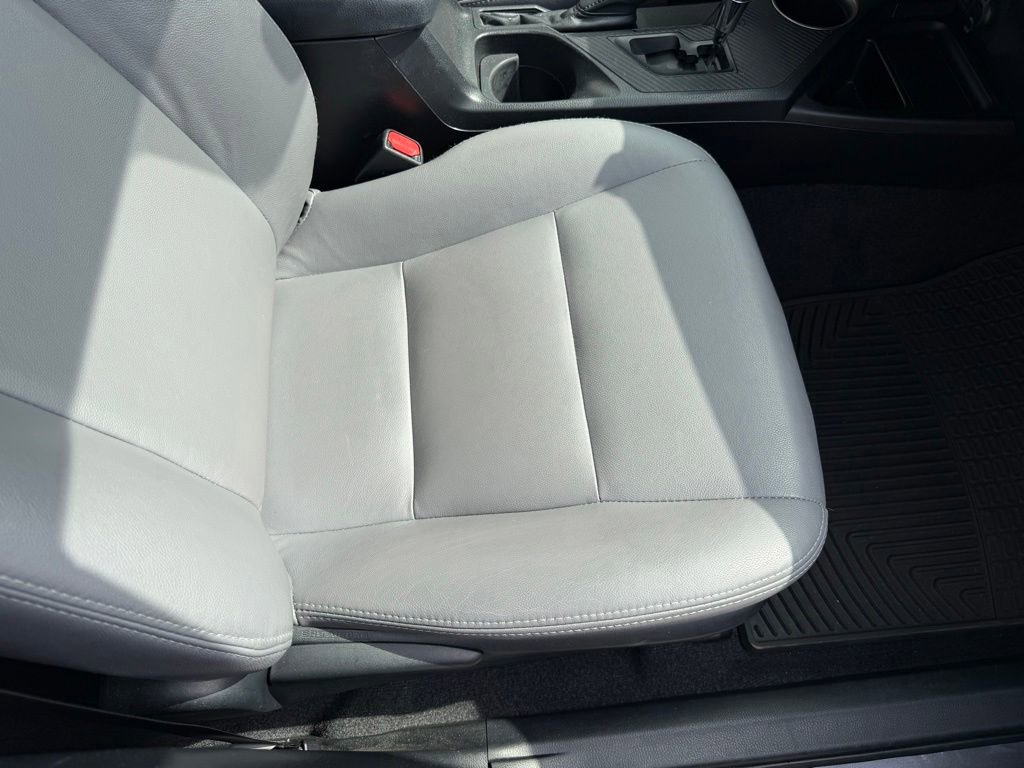 Used 2015 Toyota RAV4 LE FWD image 16