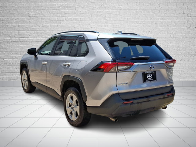 Used 2021 Toyota RAV4 LE AWD/4WD image 4