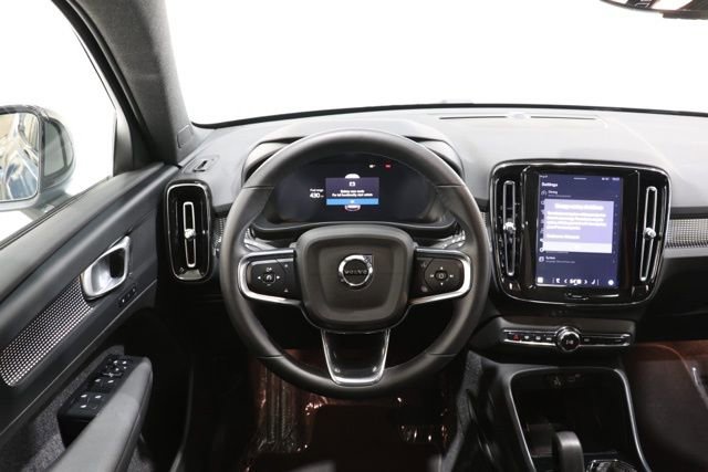 Used 2025 Volvo XC40 B5 Plus AWD/4WD image 12