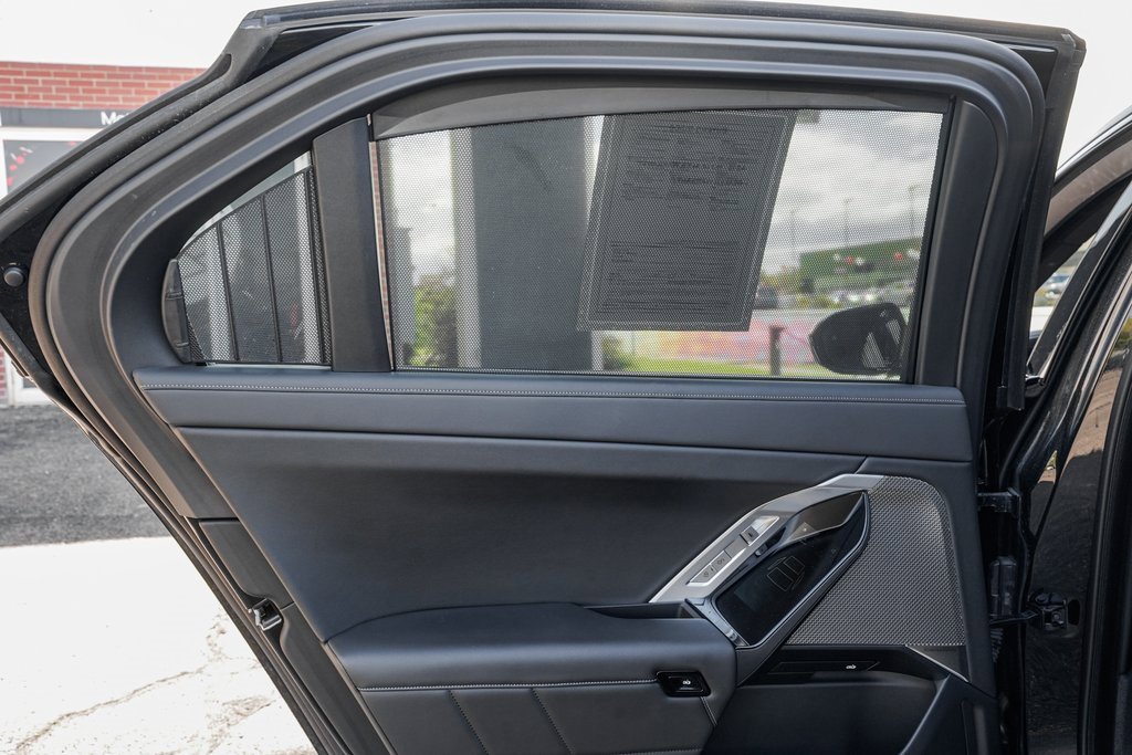 Used 2023 BMW 740i image 18