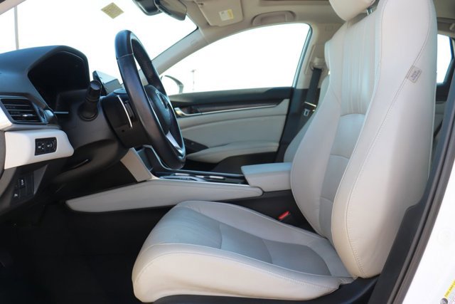 Used 2018 Honda Accord Touring image 12