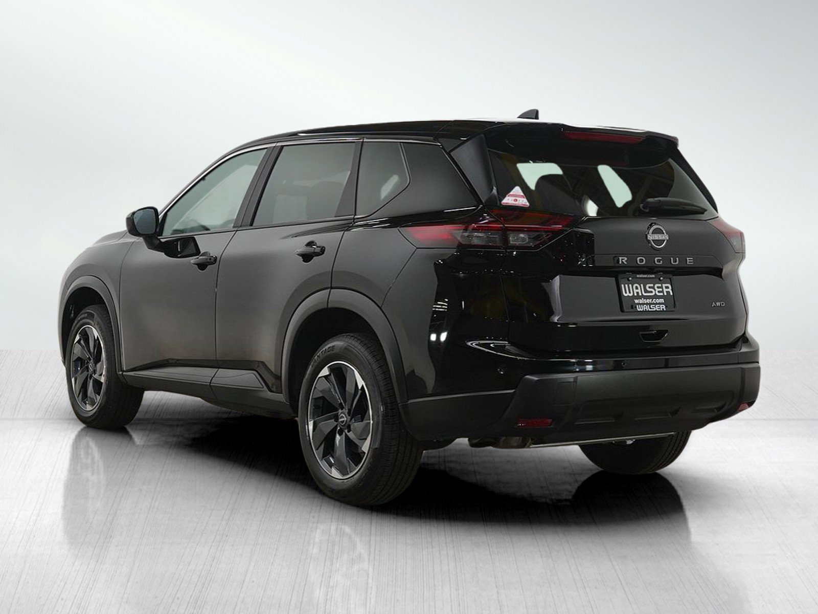 Used 2025 Nissan Rogue SV image 3