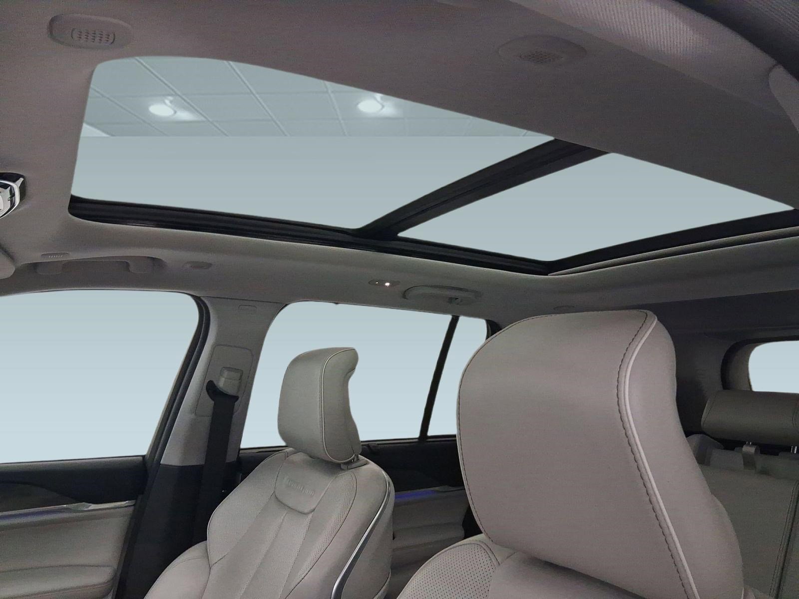 Used 2023 Jeep Grand Cherokee Overland w/ Adv Protech Group III image 14