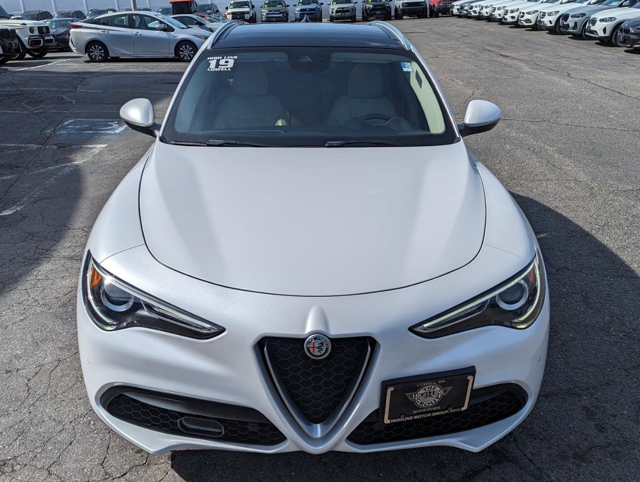 Used 2019 Alfa Romeo Stelvio Ti Lusso w/ Quick Order Package 22X Lusso AWD/4WD image 3