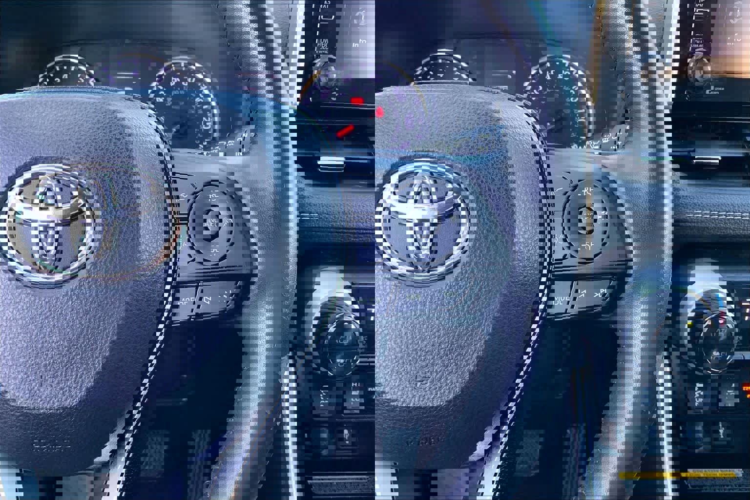 Used 2019 Toyota RAV4 XLE Premium image 18