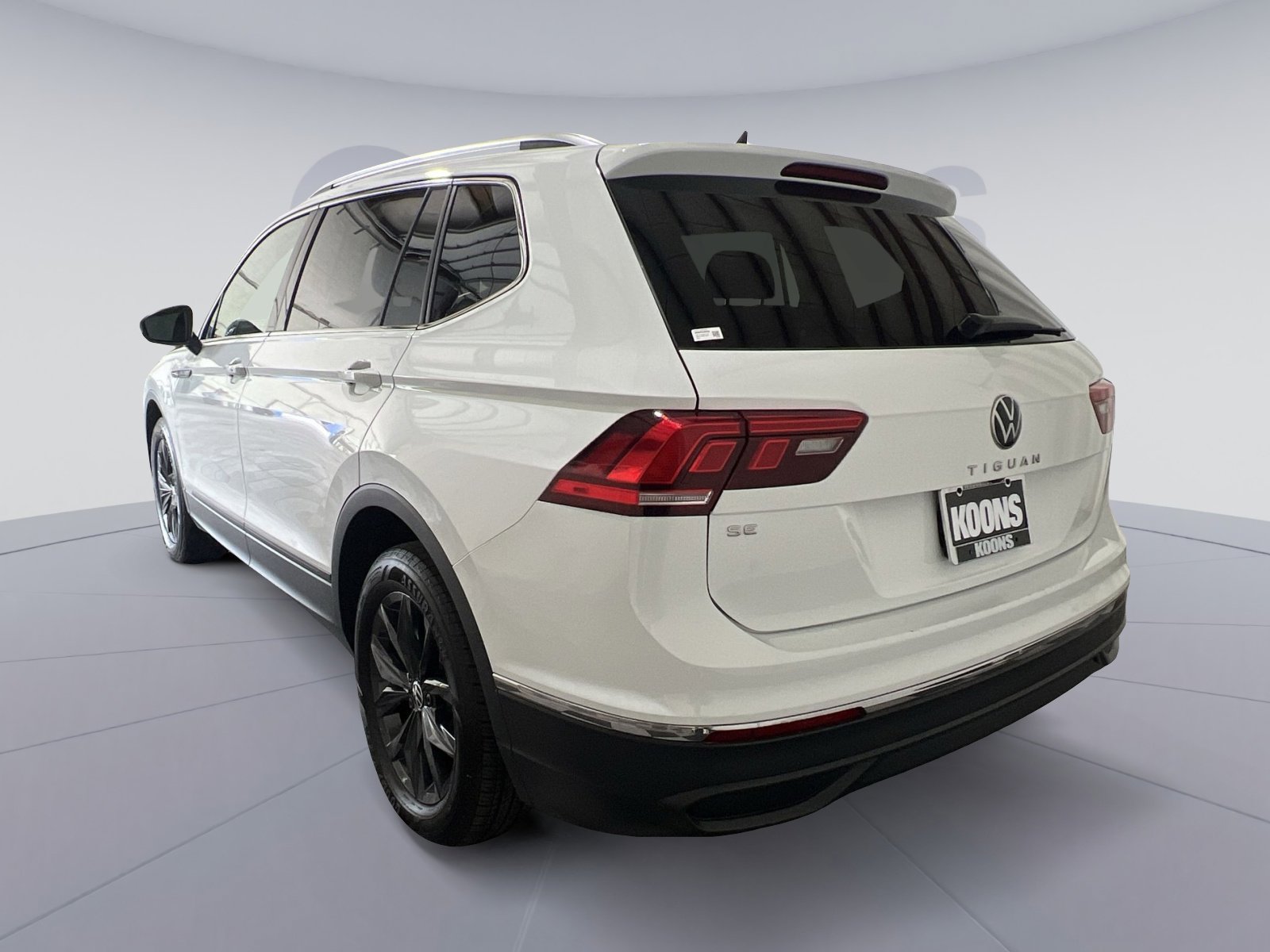 Used 2024 Volkswagen Tiguan SE FWD image 4