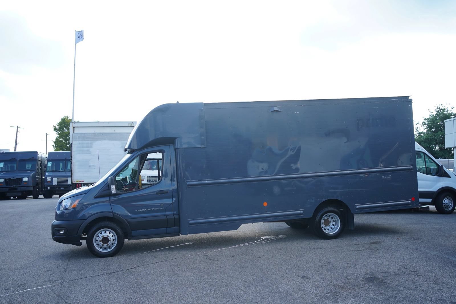 Used 2022 Ford Transit 350 DRW RWD image 6