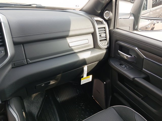 New 2026 RAM 4500 4x4 Crew Cab DRW w/ Laramie Trim Package image 32