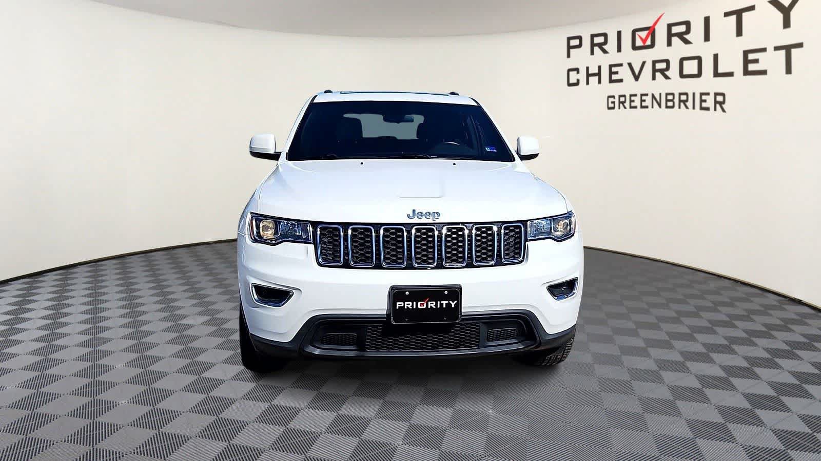 Used 2020 Jeep Grand Cherokee Laredo AWD/4WD image 3