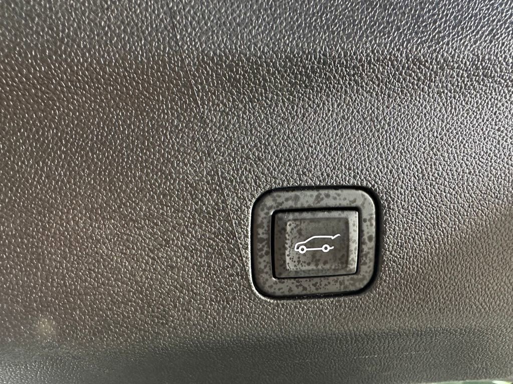 Used 2024 GMC Yukon XL Denali AWD/4WD image 8