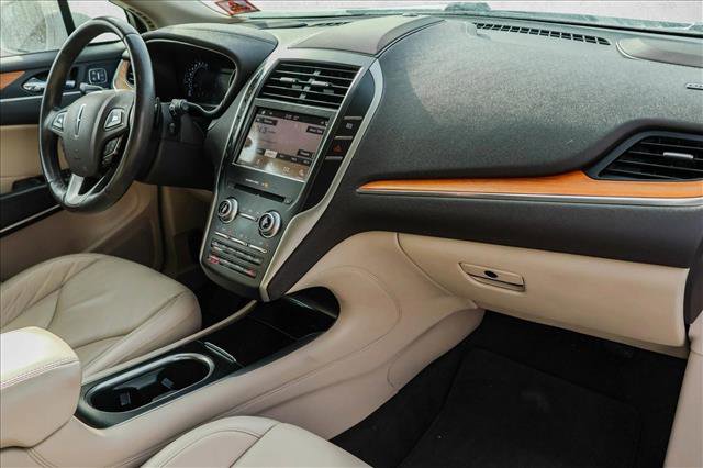Used 2019 Lincoln MKC Select image 27