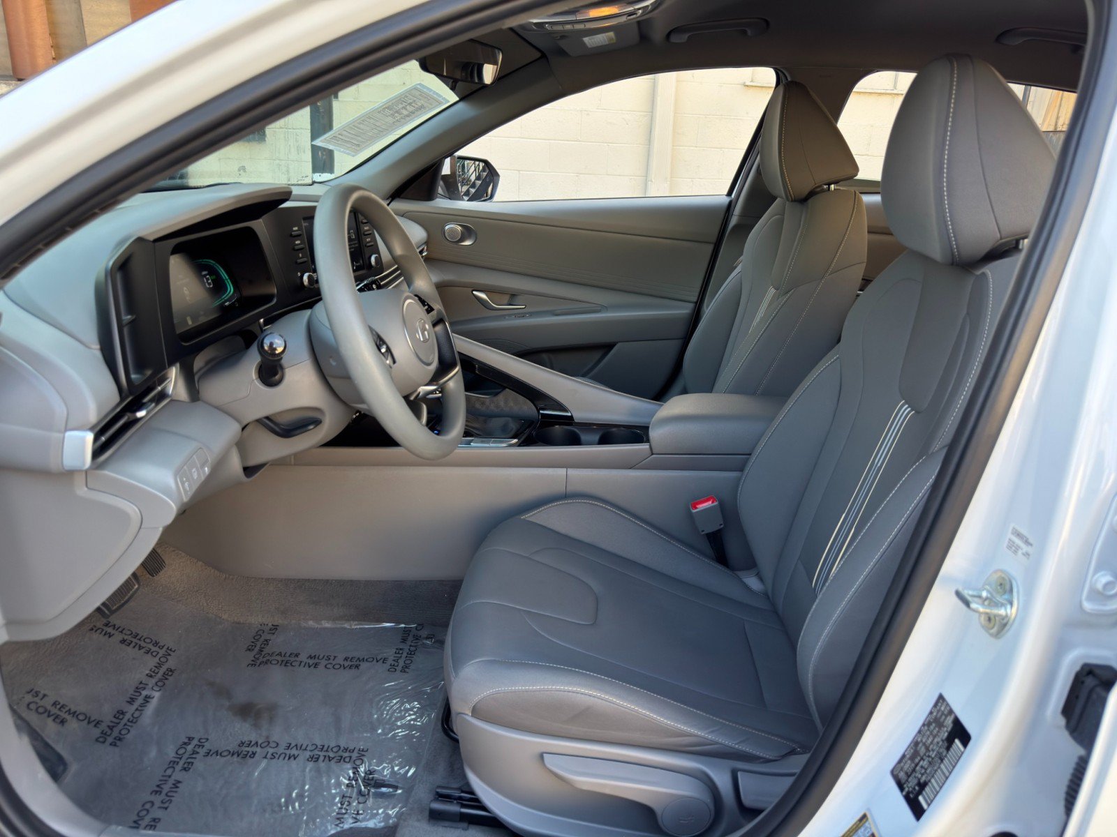 Used 2025 Hyundai Elantra Hybrid FWD image 15