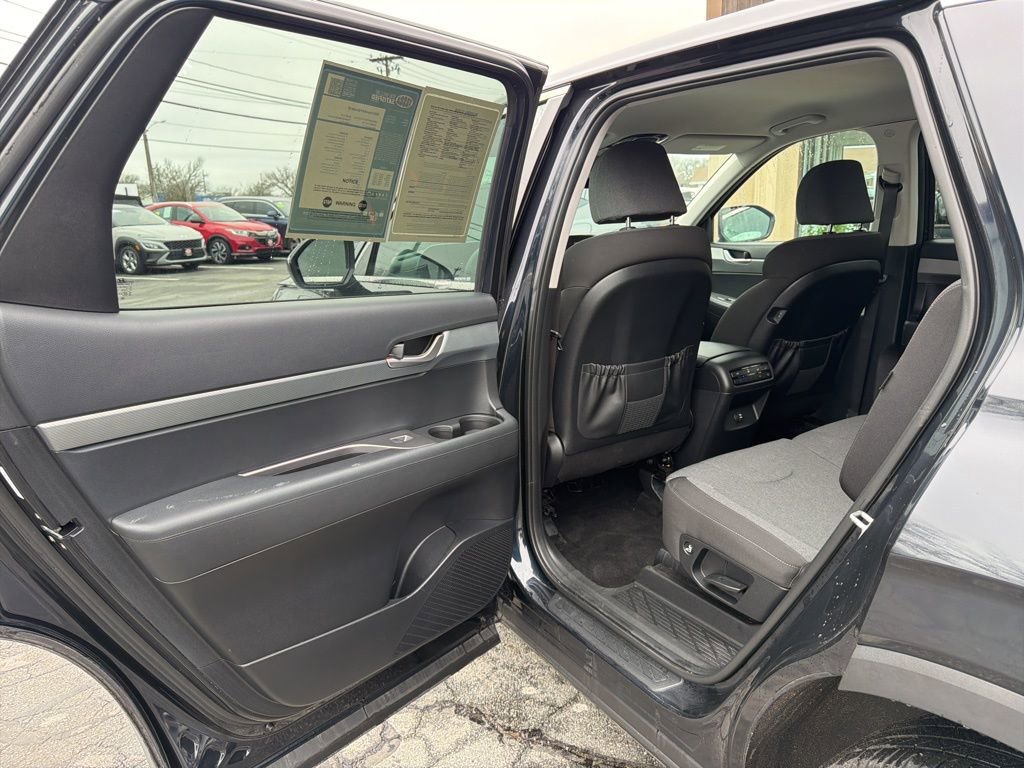 Used 2023 Hyundai Palisade SE w/ Cargo Package image 32