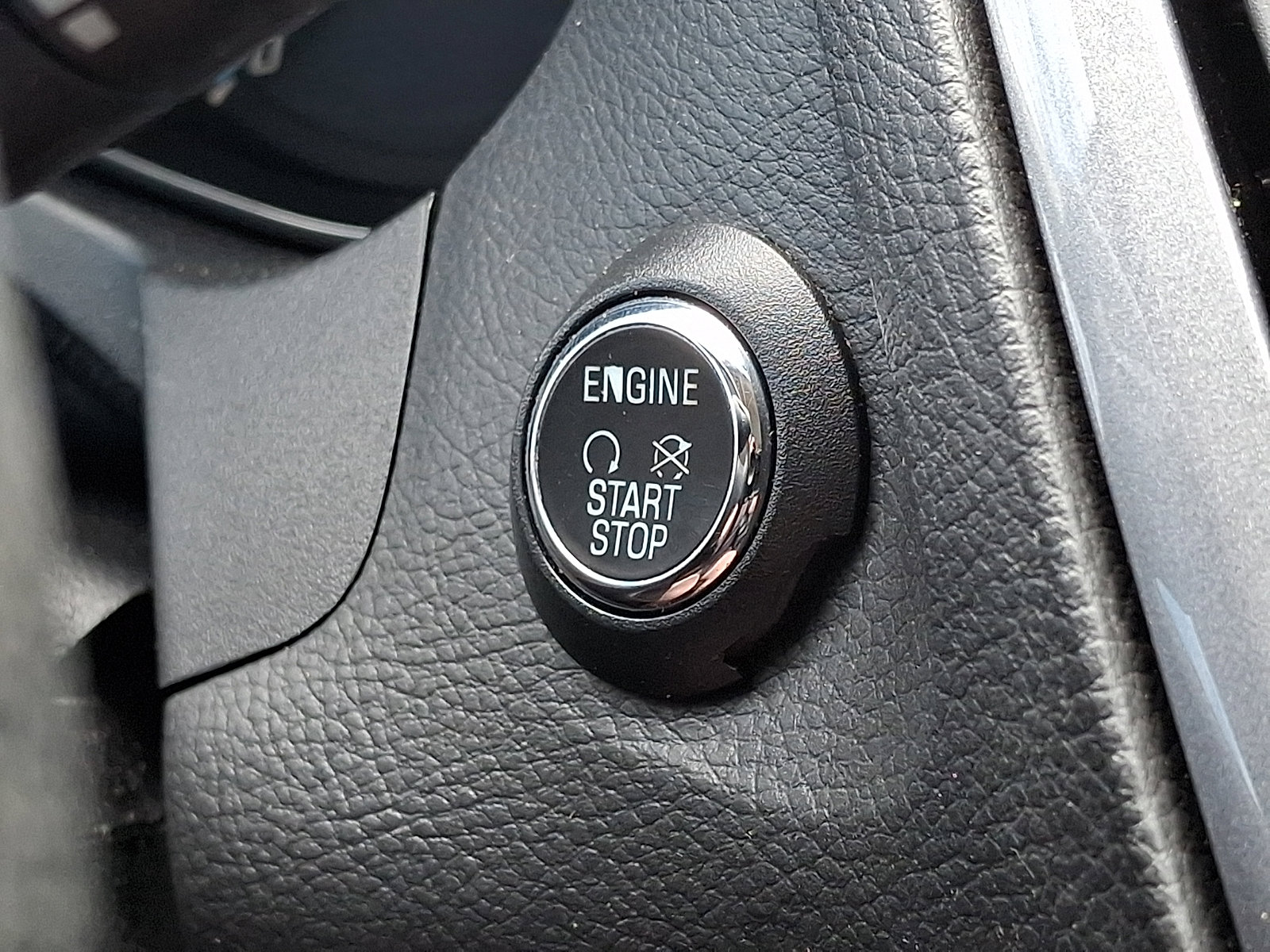 Used 2013 Ford Focus Titanium FWD image 25