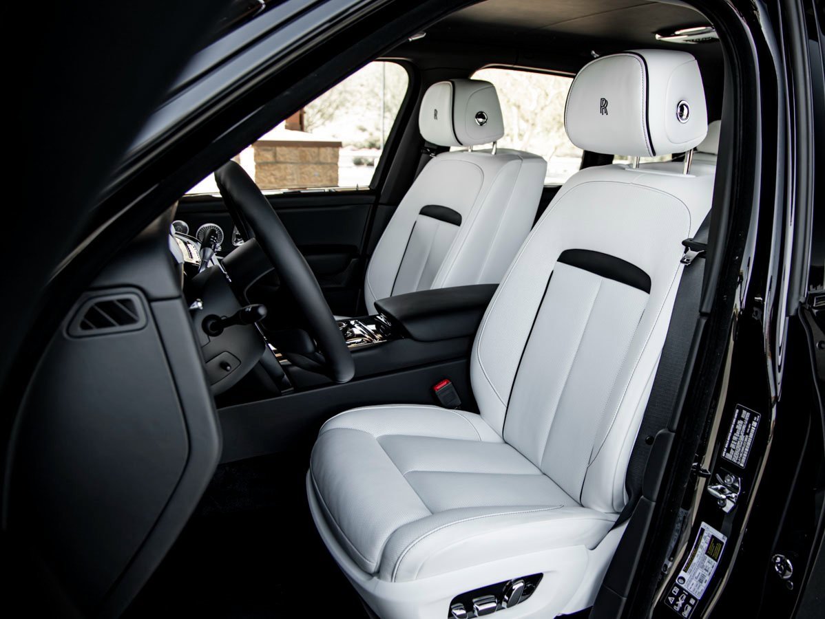 Used 2024 Rolls-Royce Cullinan Black Badge w/ Driver's Package image 22