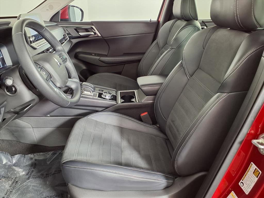 Used 2024 Mitsubishi Outlander SE image 23