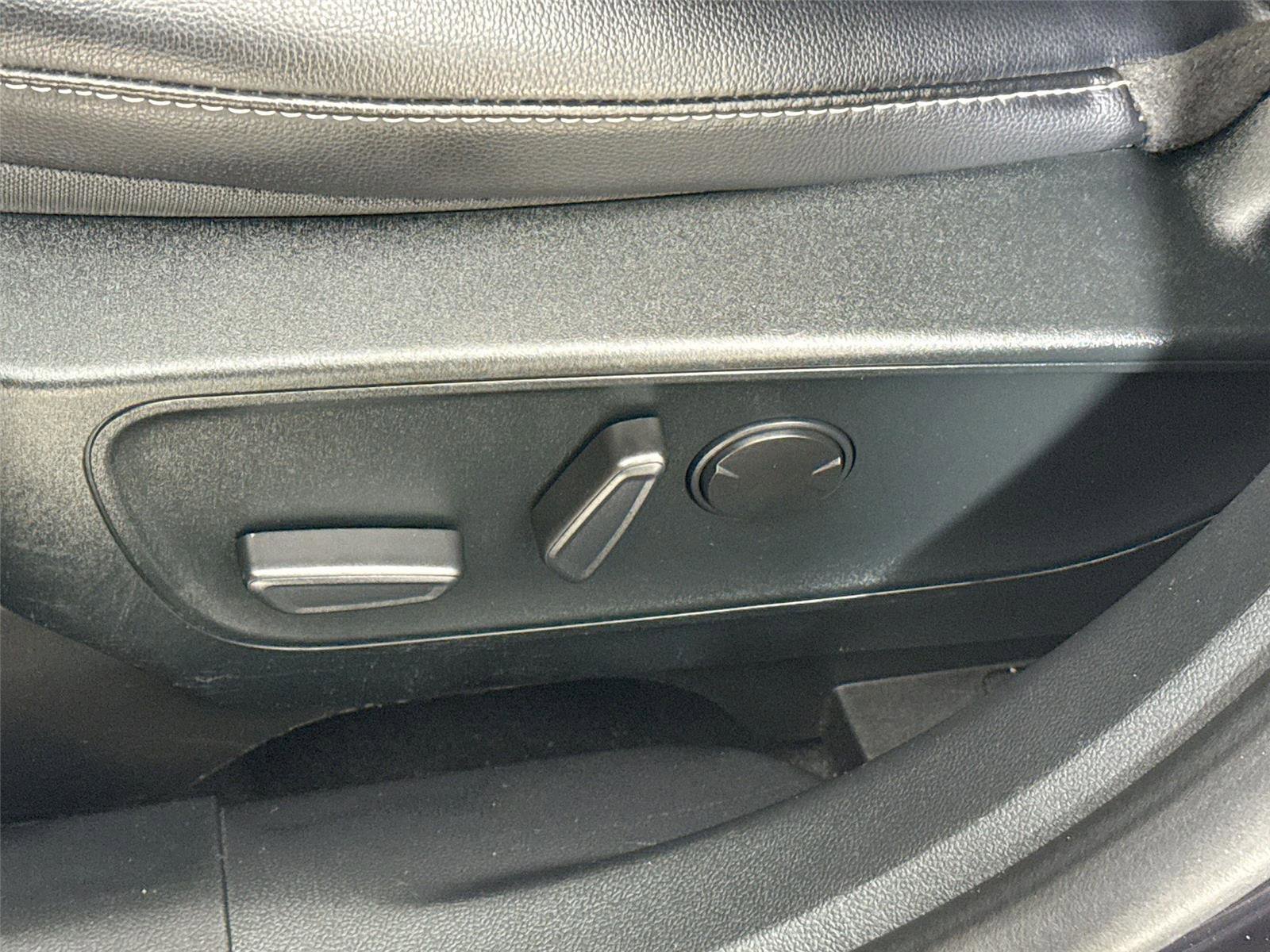 Used 2022 Ford Escape Titanium image 19