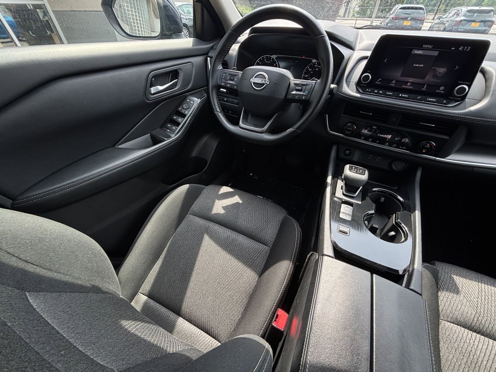 Used 2025 Nissan Rogue SV FWD image 36