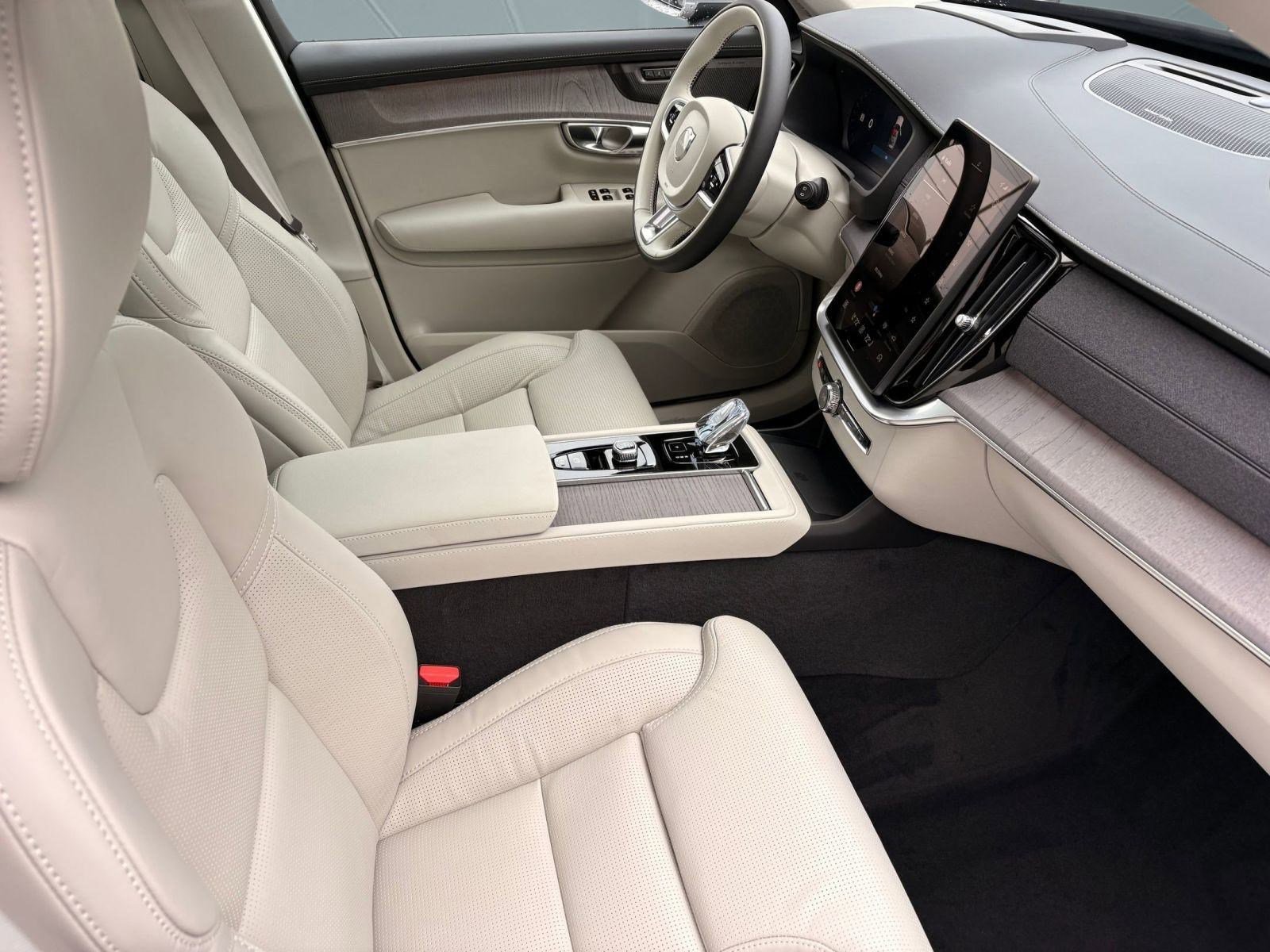 Used 2026 Volvo XC90 B6 Ultra w/ Protection Package image 27