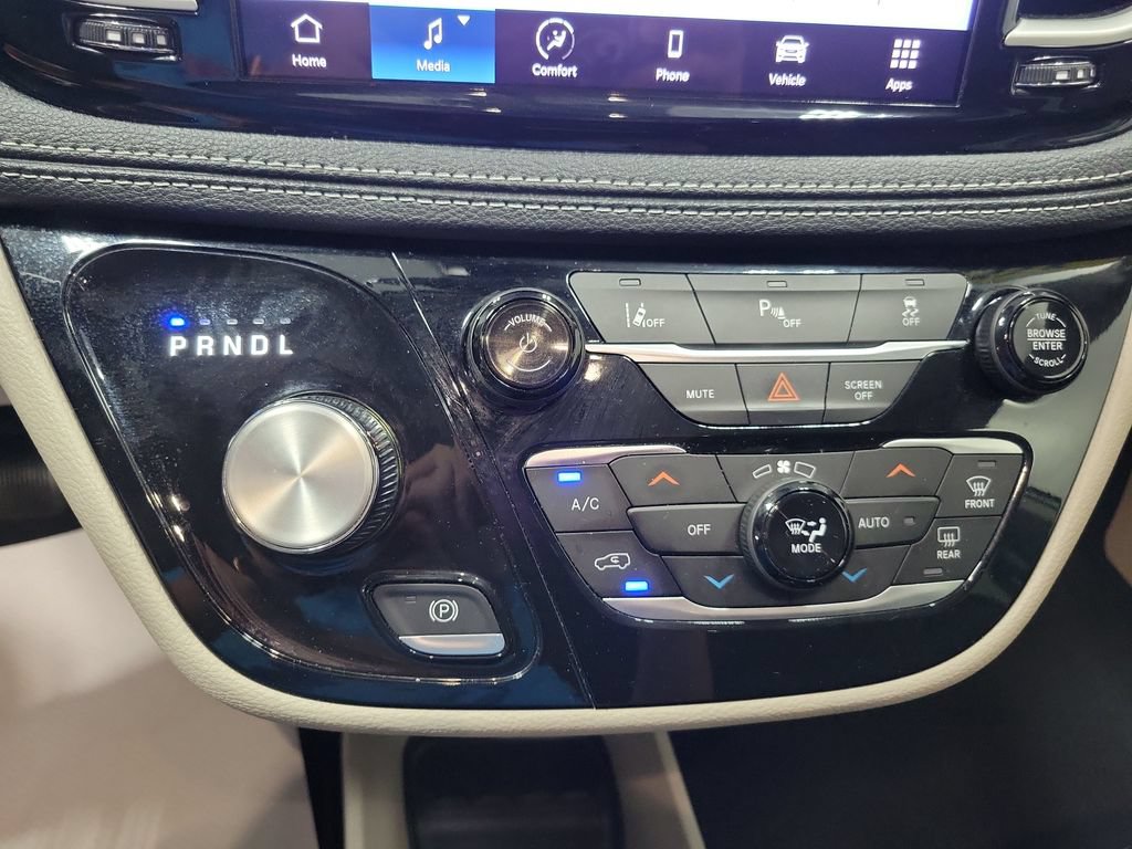 Used 2023 Chrysler Pacifica Touring-L FWD image 39