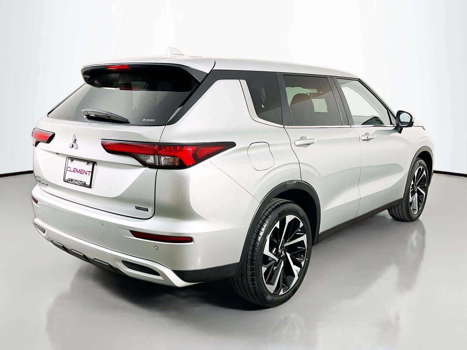 Used 2024 Mitsubishi Outlander SE image 6