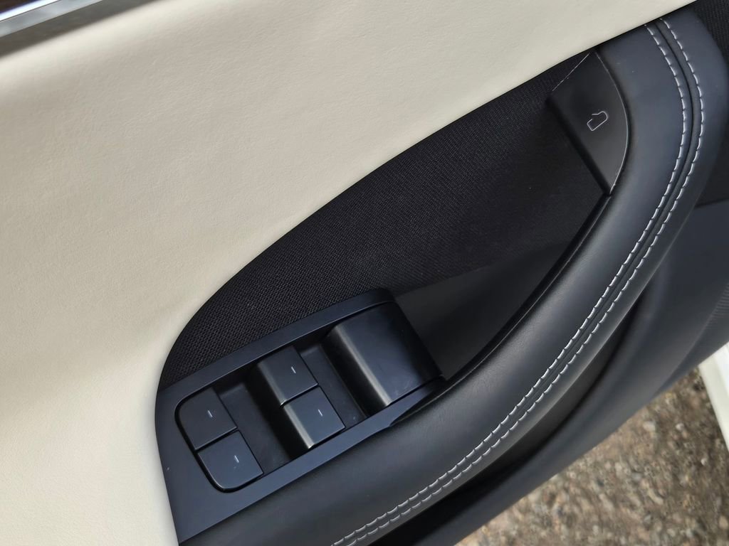 Used 2023 Tesla Model S Standard Range image 11