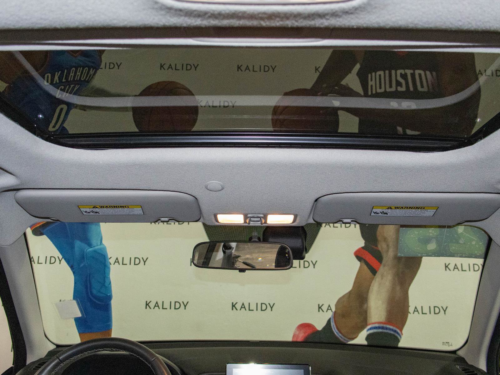 Used 2025 Hyundai Venue SEL image 13