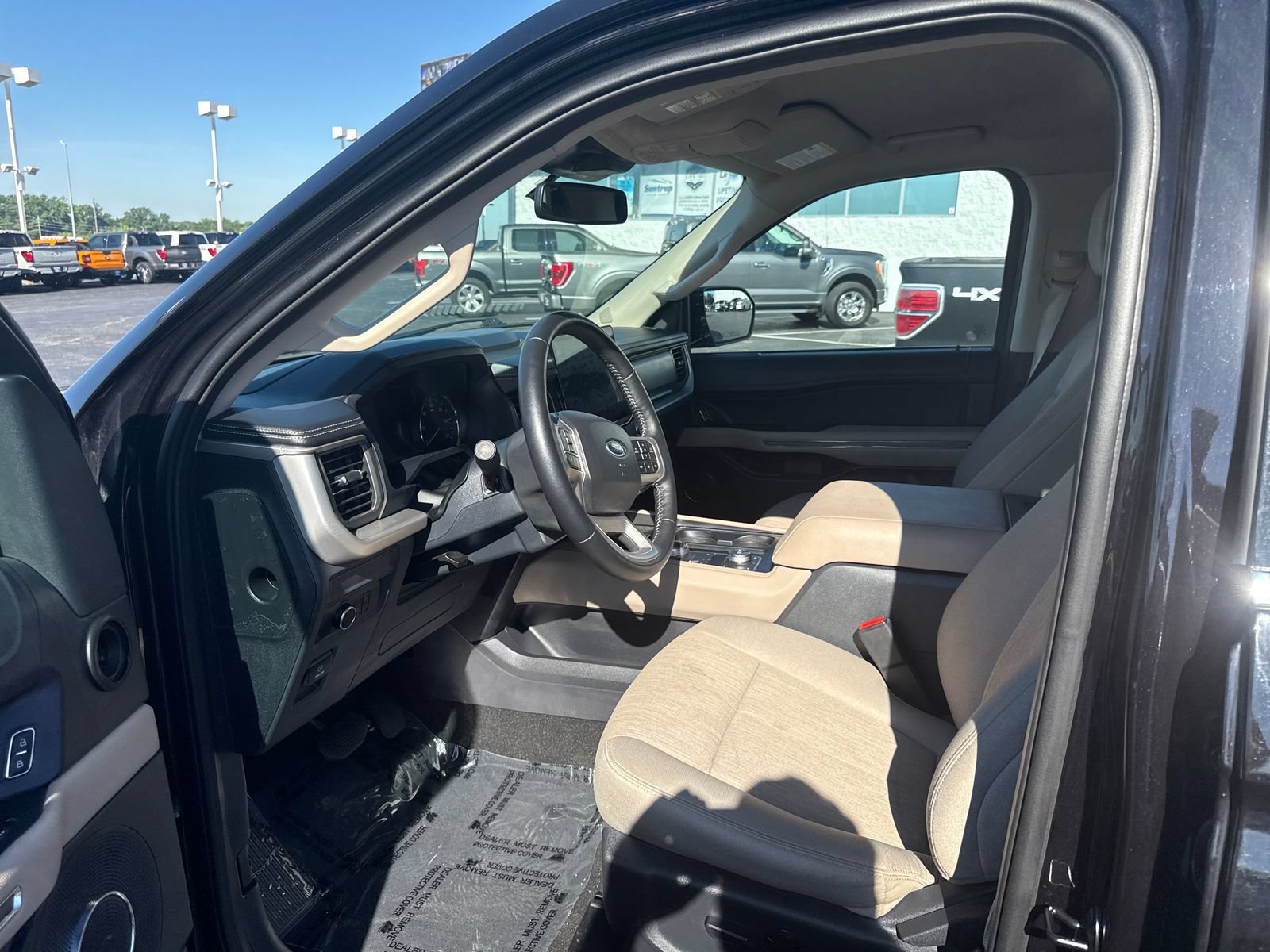 Used 2024 Ford Expedition XLT AWD/4WD image 10