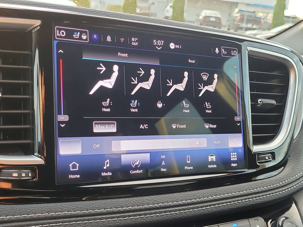 Certified 2025 Chrysler Pacifica Limited image 22