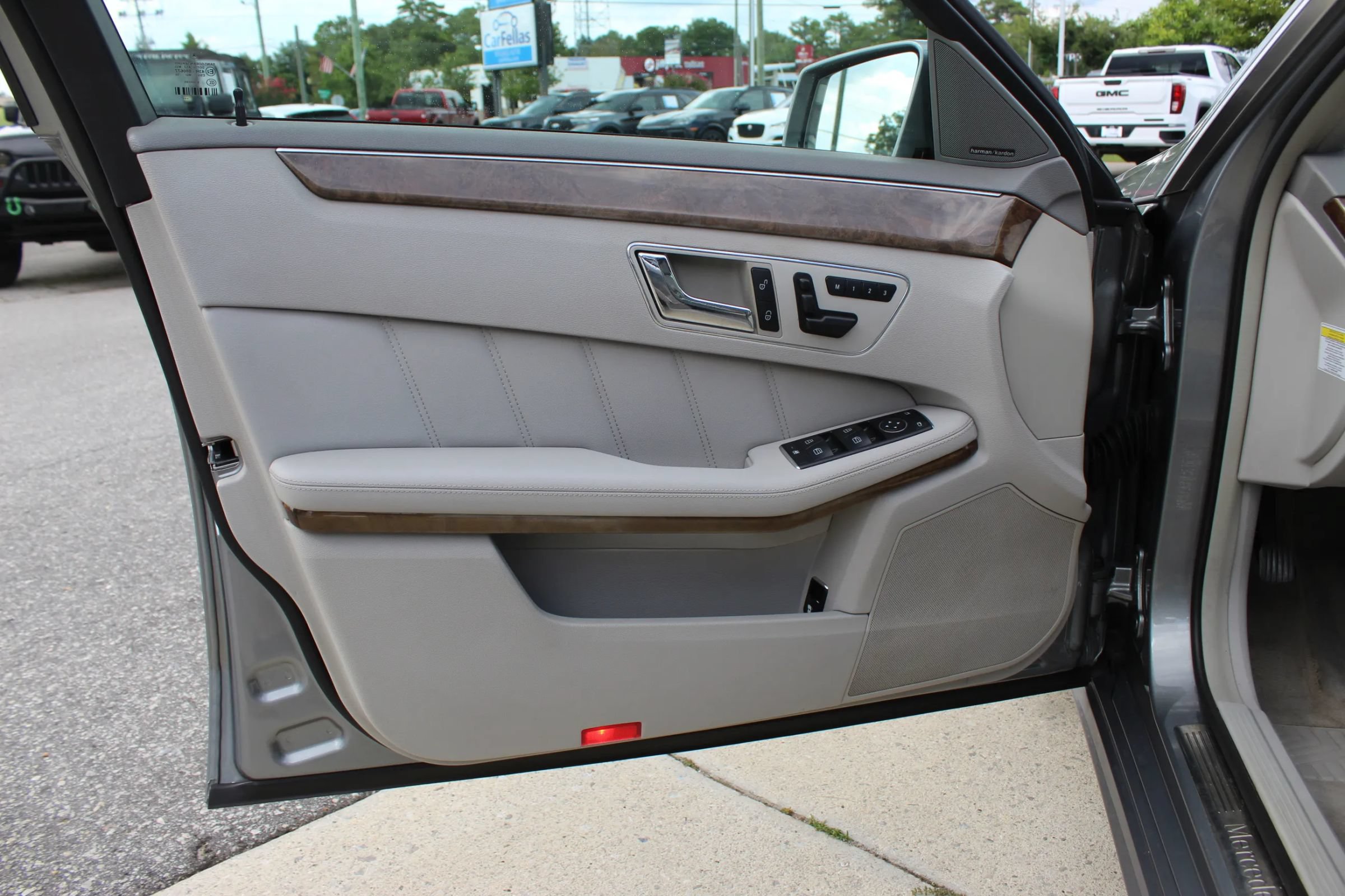 Used 2011 Mercedes-Benz E 350 4MATIC Wagon image 10