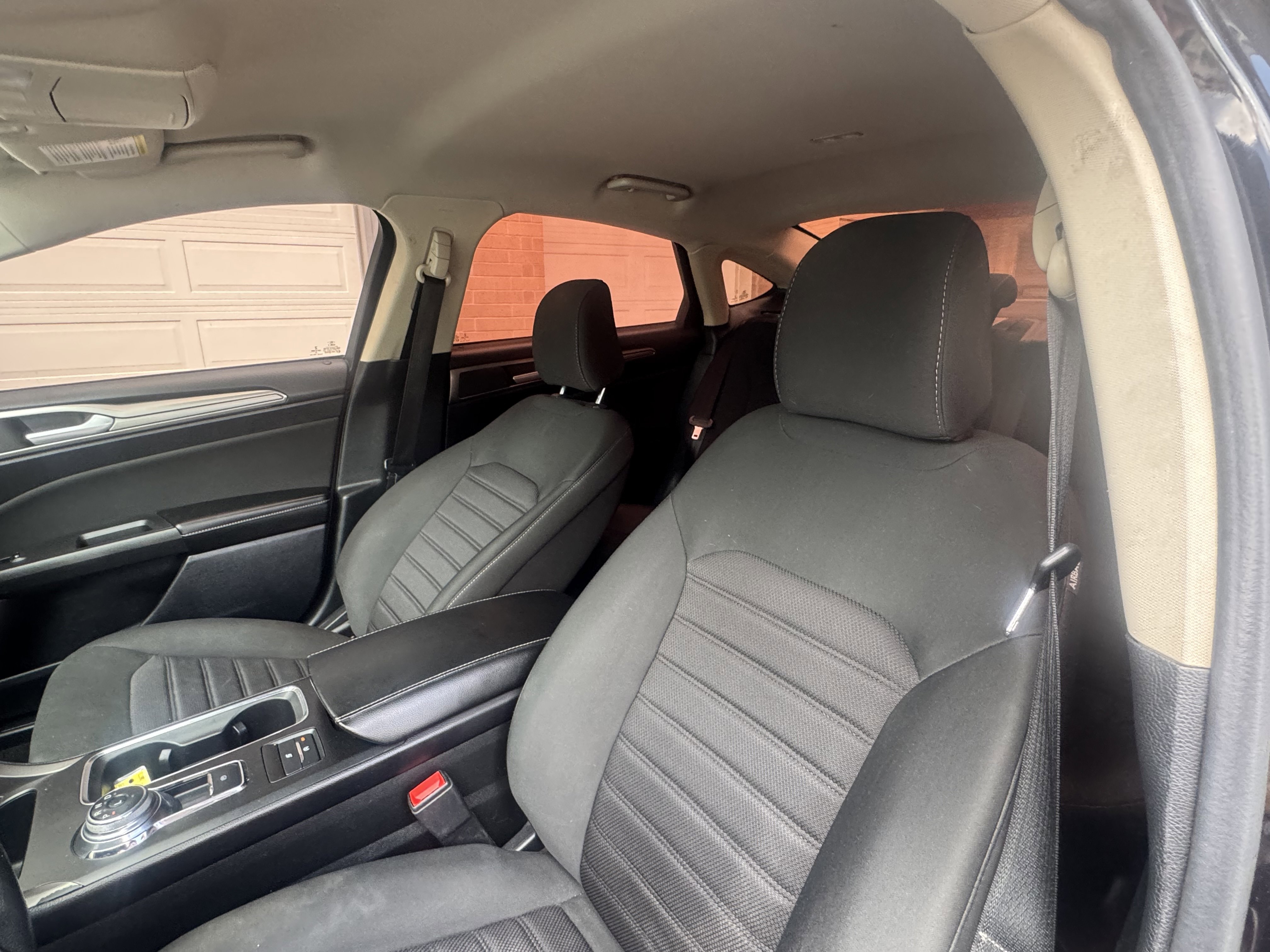 Used 2020 Ford Fusion SE image 12