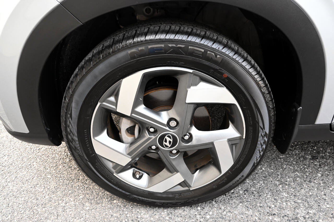 Used 2022 Hyundai Venue SEL image 36