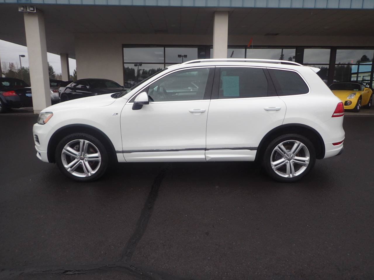 Used 2014 Volkswagen Touareg VR6 AWD/4WD image 2