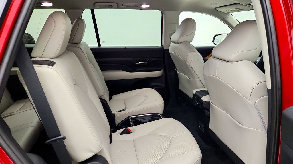 Used 2024 Toyota Grand Highlander AWD image 22